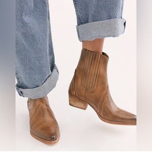 Free People New Frontier Chelsea Western Boot in Distressed Tan Sz 39/US 9